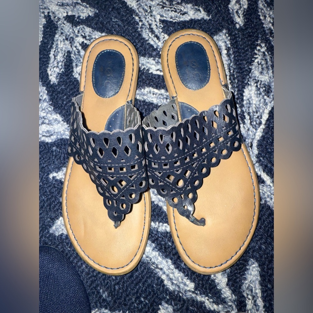 b.o.c. Leather thong sandals size 9 navy blue - Picture 3 of 3